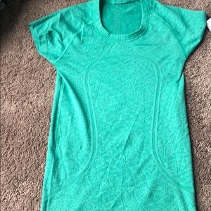 Lululemon green swiftly T size 4